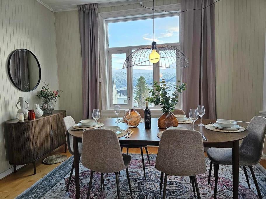 Amazing With Free Parking And Lovely Views! Apartment *